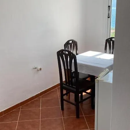 Dini Pensión 3*