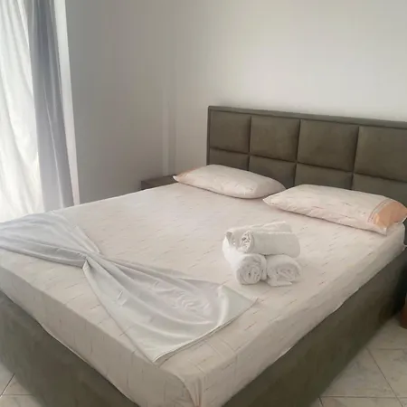 Casa de hóspedes Dini 3*